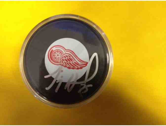 Jimmy Howard Signed Red Wings Hockey Puck