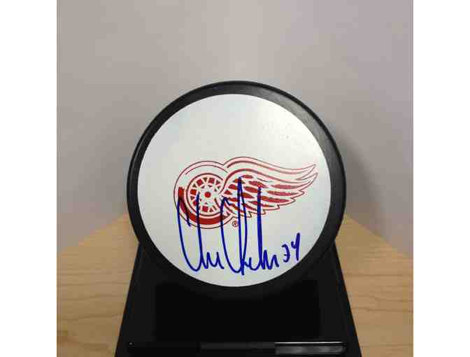 Chris Chelios Autographed Hockey Puck
