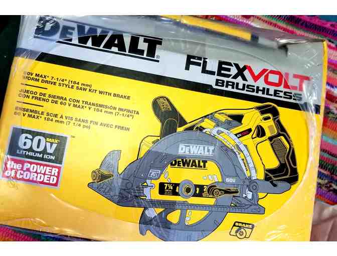 Flexvolt Dewalt Circular Saw with brake - battery operated 60V