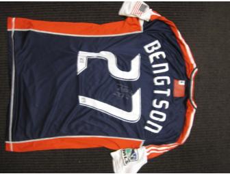 New England Revolution 2012 Breast Cancer Awareness jersey signed by Jerry Bengtson