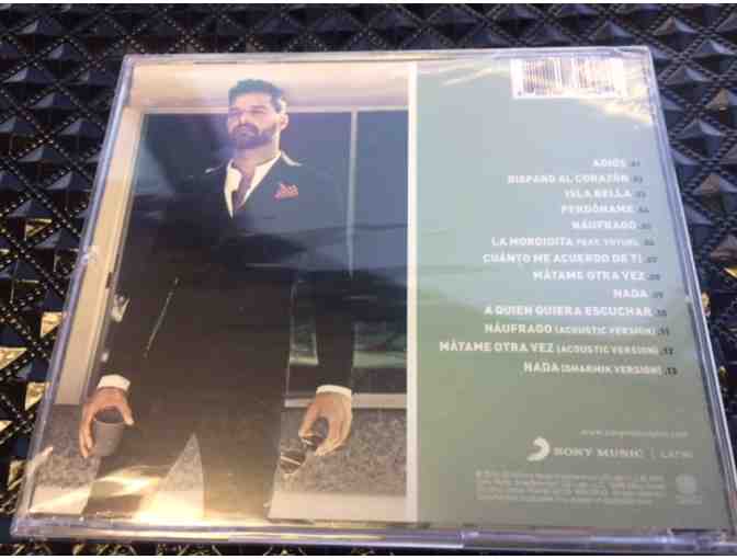 Autographed CD: Ricky Martin 'A Quien Quiera Escuchar'