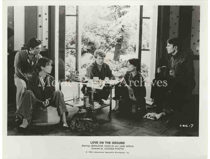 LOVE ON THE GROUND 1986, press still set, Geraldine Chaplin, Jane Birkin.
