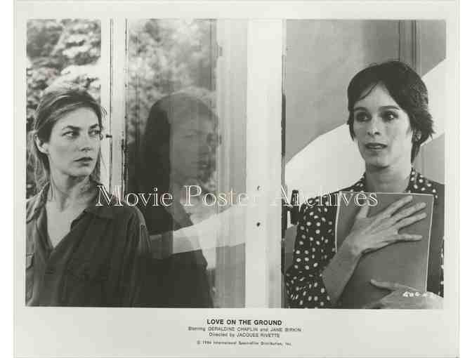 LOVE ON THE GROUND 1986, press still set, Geraldine Chaplin, Jane Birkin.