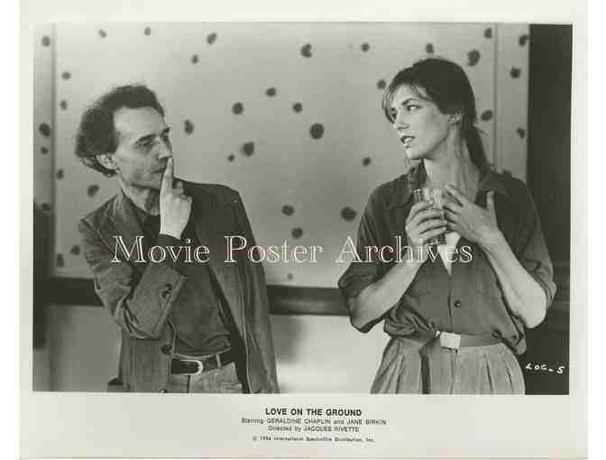LOVE ON THE GROUND 1986, press still set, Geraldine Chaplin, Jane Birkin.