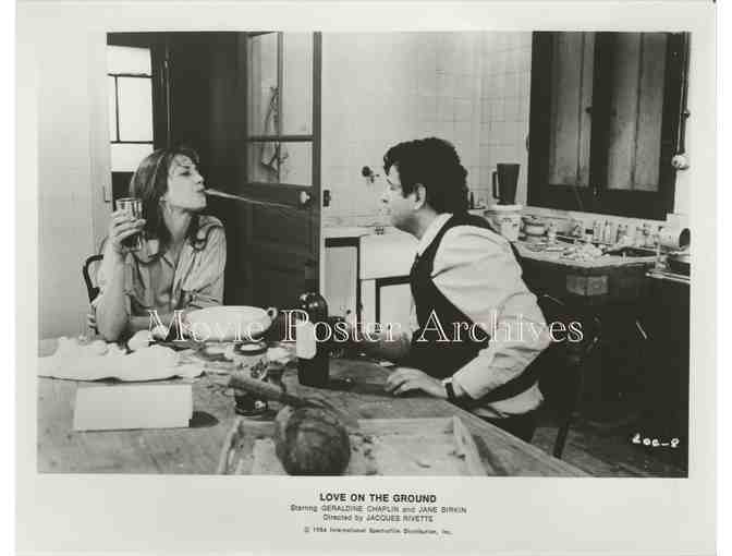 LOVE ON THE GROUND 1986, press still set, Geraldine Chaplin, Jane Birkin.