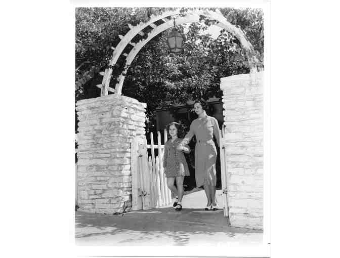 SHIRLEY TEMPLE, COLLECTORS LOT of classic celebrity portraits, stills or photos