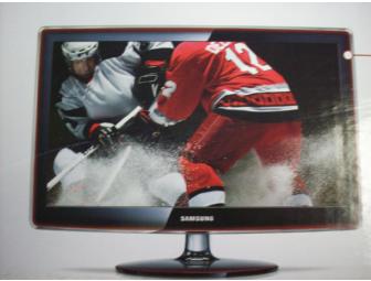 27' LCD HDTV Monitor