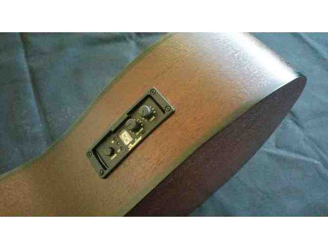 Kala KA-UBASS-RUMBL-FS Mahogany Rumbler U-Bass with Gig Bag