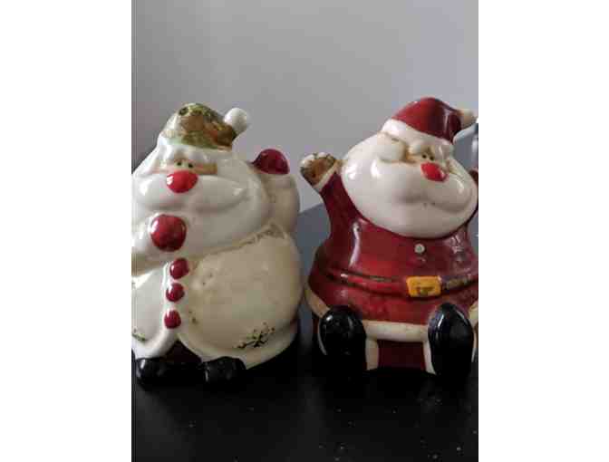 Santa Salt and Pepper Shakers - Photo 1