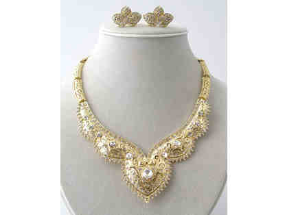 Wayg cleargold fashion necklace & matching earring set!