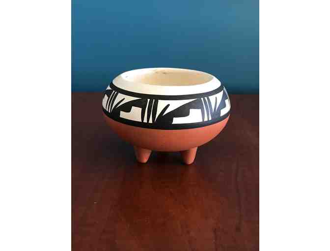 Native American Dine Tah Pottery Vase