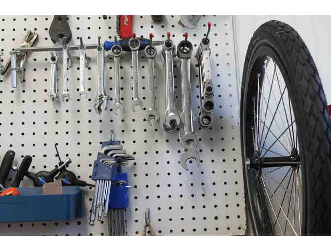 a voucher for 1 'Bike Maintenance & Repair 101' with Anja Wrede (for Girls/Women)