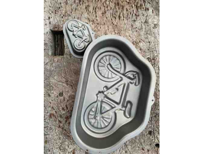 Bicycle baking tins (2 of 3)