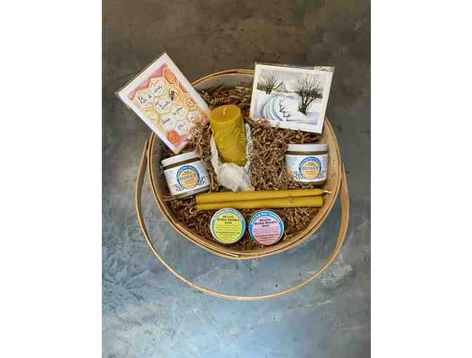 Basket of Bee Goodies - Photo 1