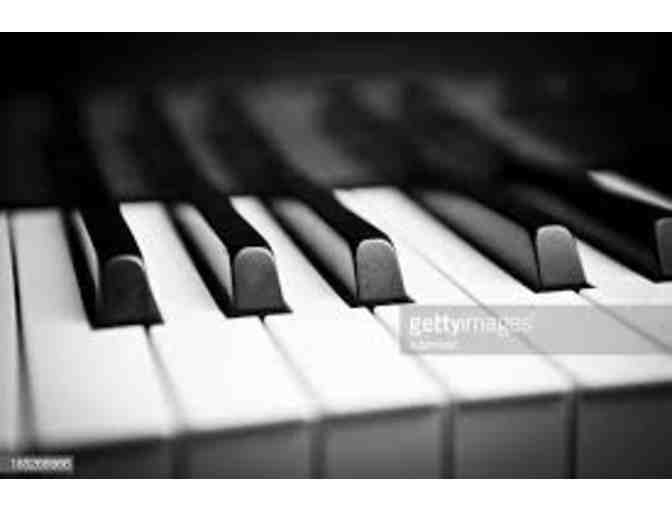 Introductory Piano Lesson for One (1)