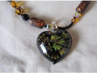 Gorgeous Necklace with Floral Pendant