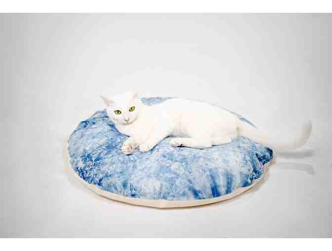 Indigo natural dyeing pet bed made of recycled 5-star hotel bedding
