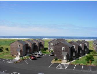 Long Beach Getaway-1 night stay for 2 at Lighthouse Resort & dinner at 42nd Street Cafe