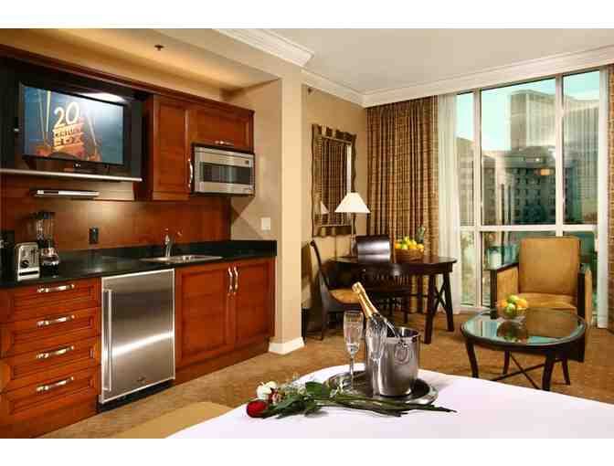 Luxury Suites International: Three Night Stay at The Signature