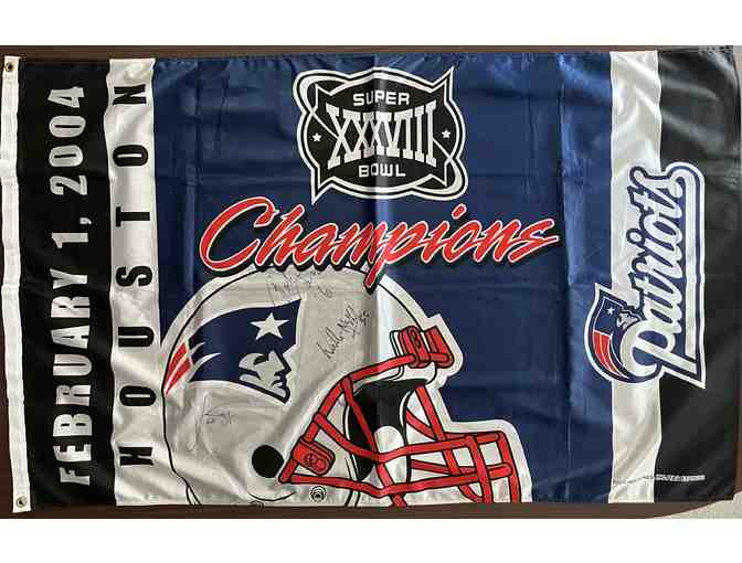 Patriots McGinest #55, Davey #1, Andruzzi #63 Signed 2004 Super Bowl Banner