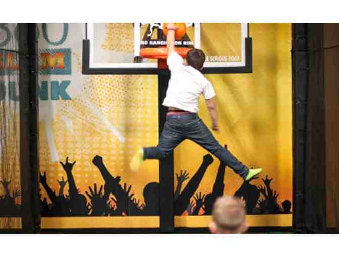 The Ultimate Trampoline Park/Rockin' Jump