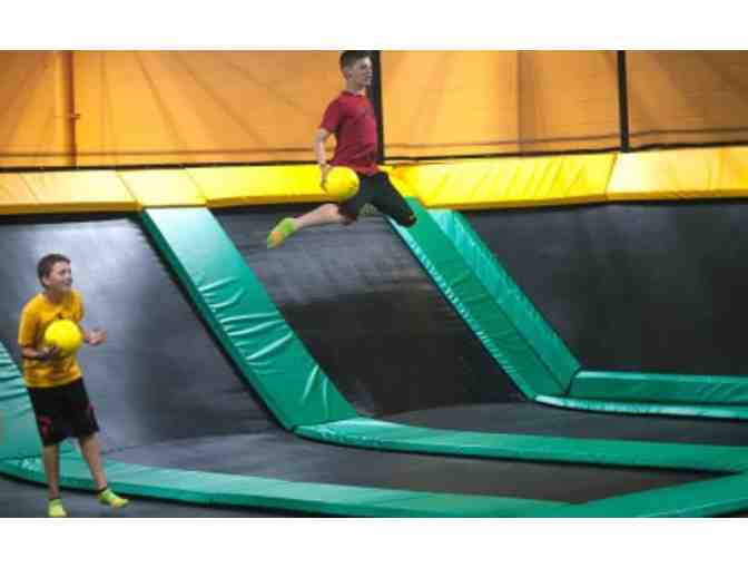 The Ultimate Trampoline Park/Rockin' Jump
