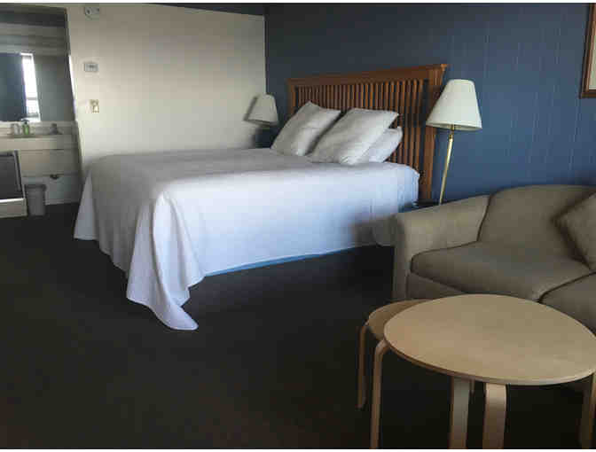 Lakeside Superior 2-Night Stay at Harbor Inn in Grand Marais, MN