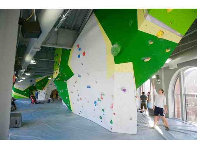 Family Learning The Ropes package at First Ascent Climbing & Fitness