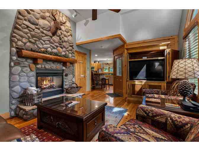 Cherry Ridge Retreat- Luxury Cabin Getaway (Hocking Hills, OH)