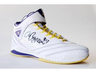 Los Angeles Lakers Andrew Bynum Autographed Shoe