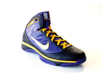 Los Angeles Lakers Pau Gasol Autographed Shoe
