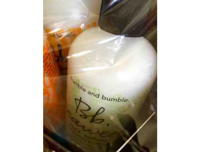 A $250 gift certificate to VaZa Salon