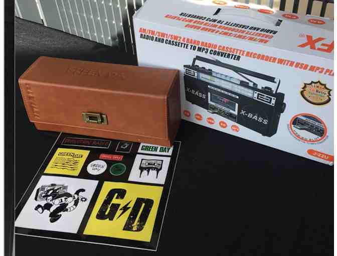 GREEN DAY BOOMBOX AND CASSETTE BOX SET