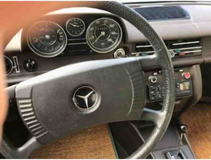 1969 Mercedes 230 Sedan