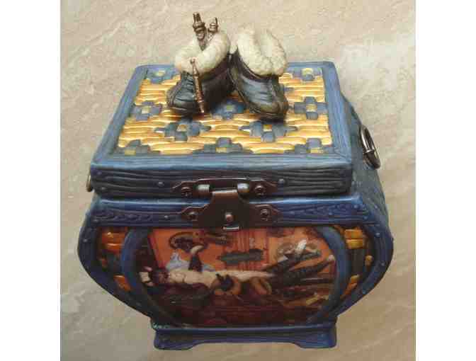 'Mabel the Stowaway' Purr-fect Places Music Box by Charles Wysocki -- Preowned