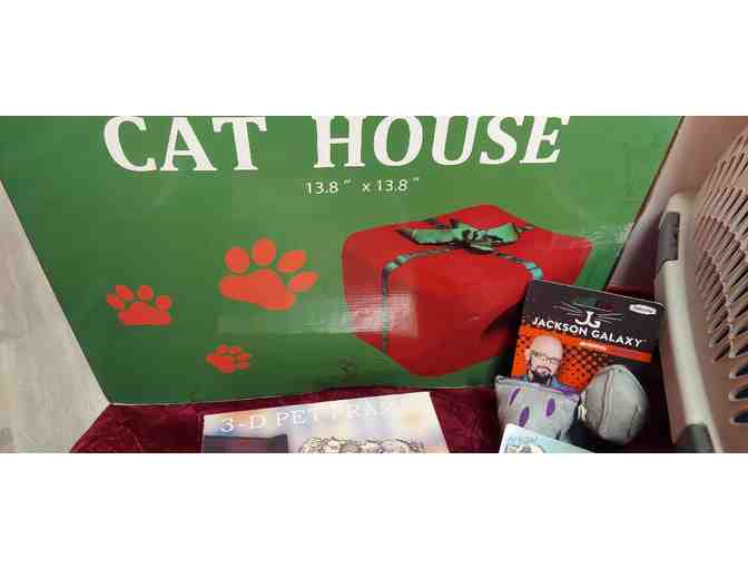 Carrier and Novelty Pet House with Extras - Photo 4
