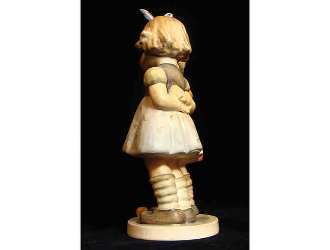 'Knitting Lesson' Hummel Figurine