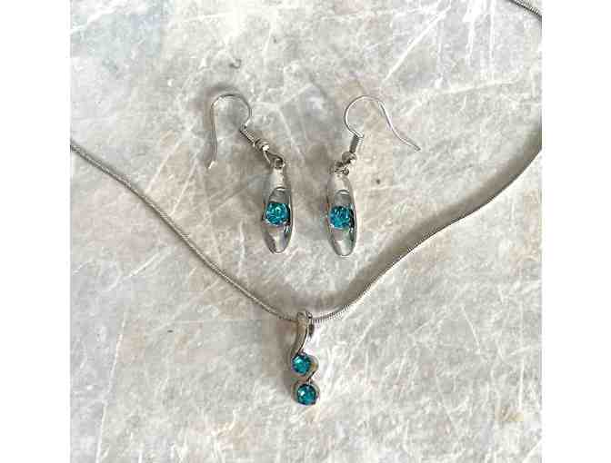 J05 Turquoise Gemstone Necklace and Drop Earrings