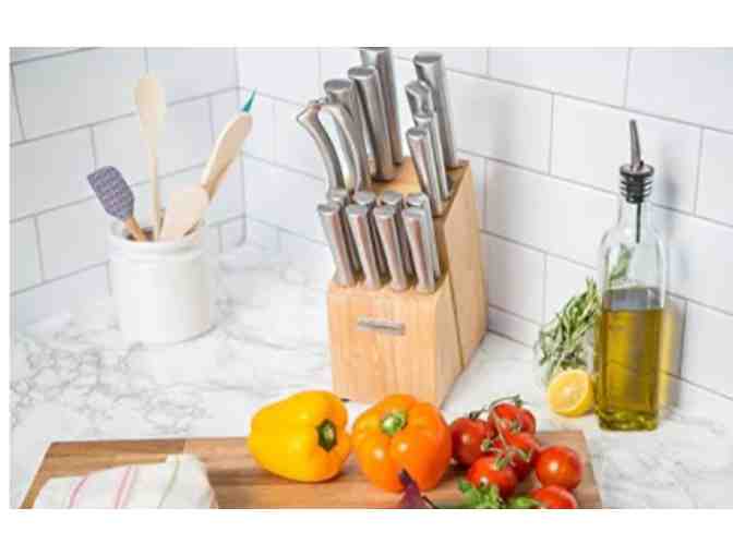 Knife set and cutting board with cheese knives