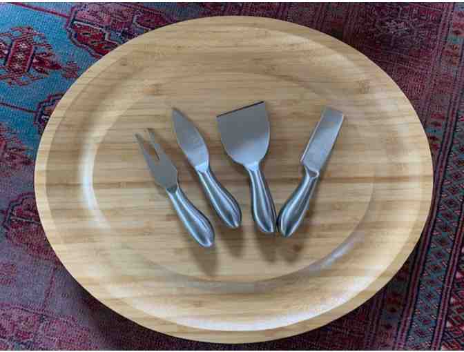 Knife set and cutting board with cheese knives