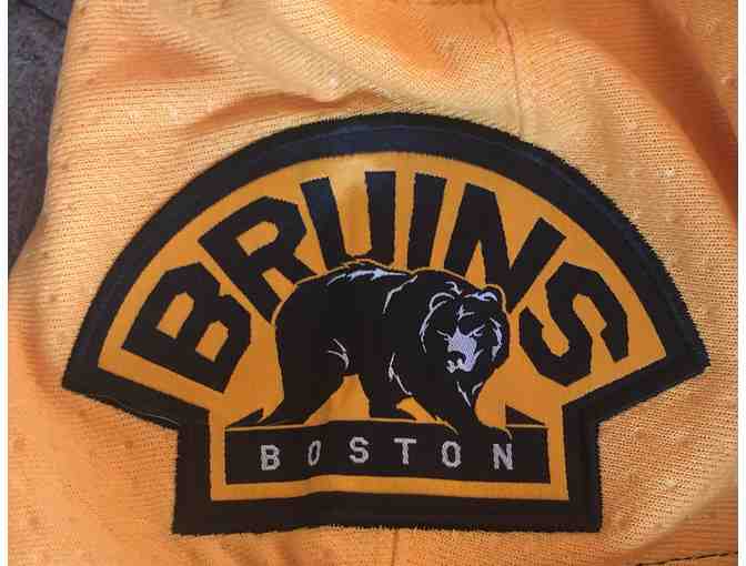 2021-2022 Boston Bruins Team Autographed Jersey- With Authenticity Certificate!