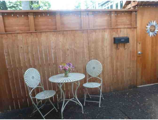 Two Nights in DC 'Micro House' / Dos Noches en la 'Micro Casa' DC