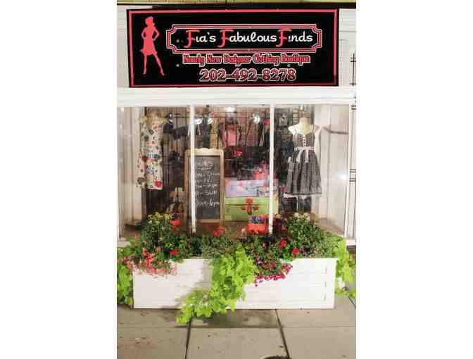 Shopping Spree at Fia's Fabulous Finds! / Compras en la Fia's Fabulous Finds!