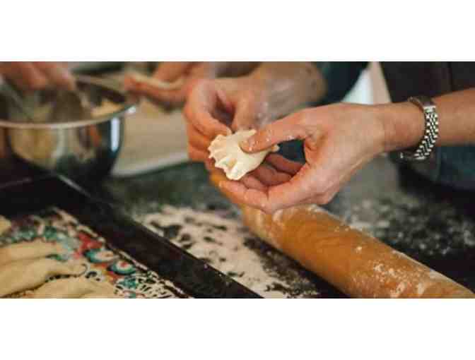 Cooking class: Learn how to make pupusas / Clase de cocina: aprende a hacer pupusas