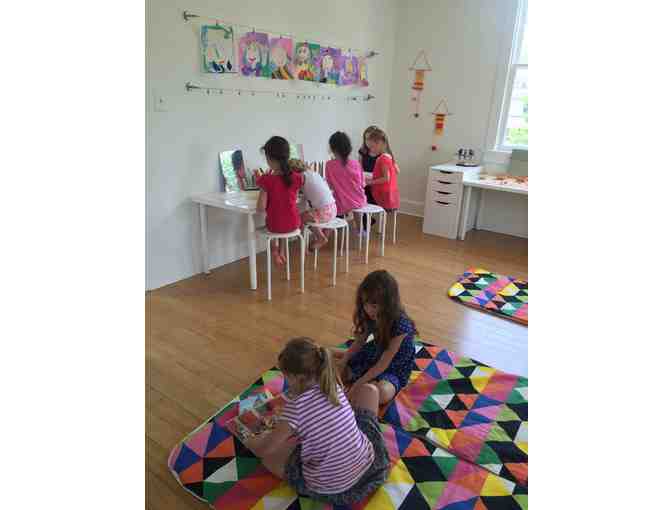 Art classes at Little Loft / Clases de arte en Little Loft