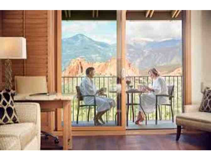 Garden of The Gods Resort & Club ONE Night Stay & Breakfast for Two