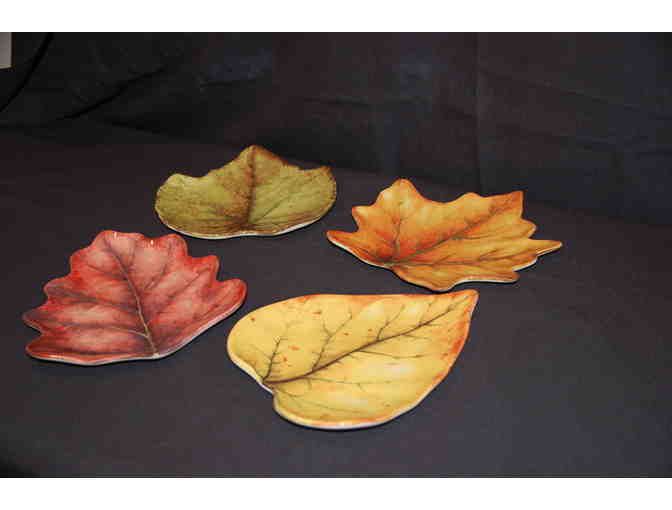 FOREST WALK LEAF PARTY PLATES