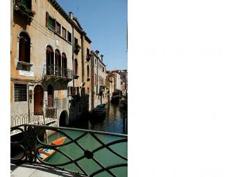 Romance is alive and well on the Canals in Venice