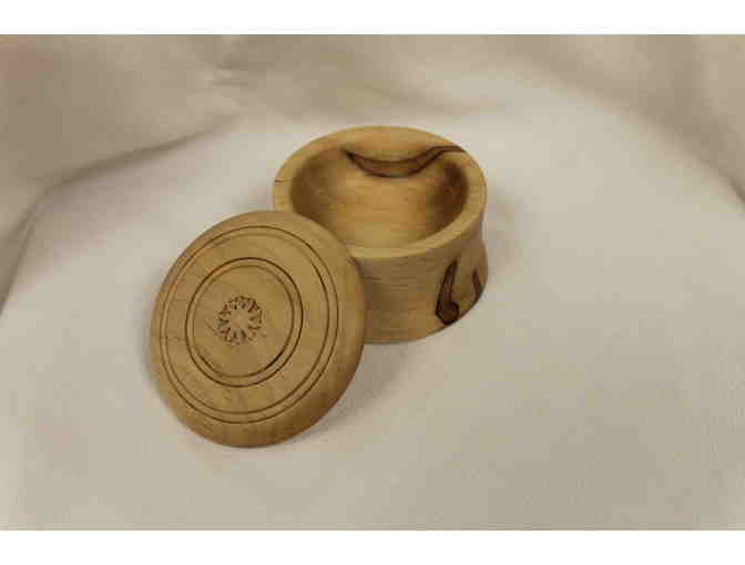 Spotted Maple wooden box with lid