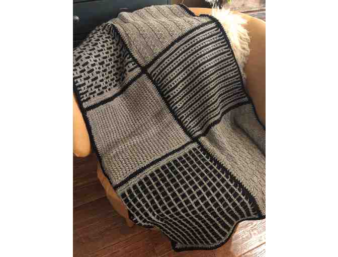 40 inches X 52 inches Hand knitted Blanket/Throw - Photo 1